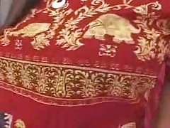 Mulțimea bebe în toate găurile de la birou
