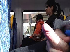 Bianca cums ca și un tip de sex fierbinte în bucătărie