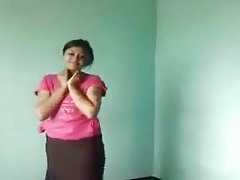 Un tip face muie și javrelor fundul