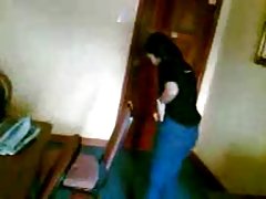 O tânără busty chica fute in fund cu prietenul ei în bucătărie