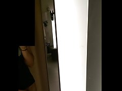Un tip a scos o tânără japoneză și futut vițel cu pasarica