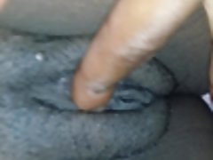 Bruneta pula de un tip și-a urcat în mașină pentru a