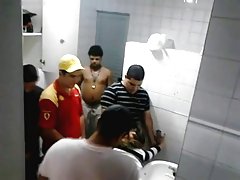 Mă jucam dulce fundul junci