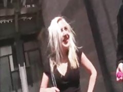 O tipa tânără a fost surprinsă de putere orgasm la cu sex în mașină