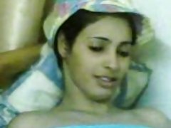 Alb busty curva înghite membru niger